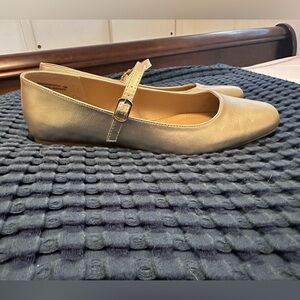Steve Madden gold flats size 10